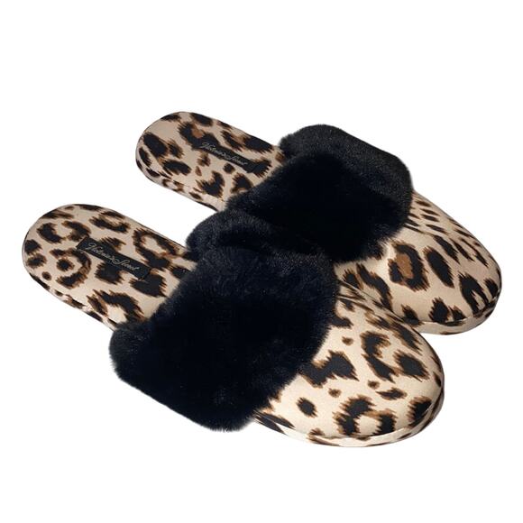 Victoria's Secret Leopard Fuzzy Slippers Size Medium - Picture 1 of 11